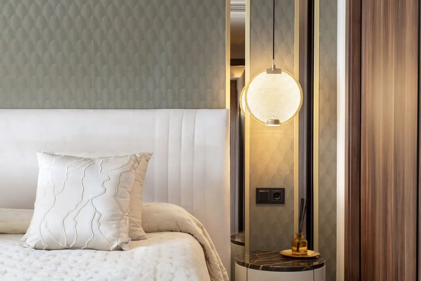 Schlafzimmer von Dachboden zum Verkauf in Marbella mit Abstellraum, Möbliert und Gemeinschaftspool