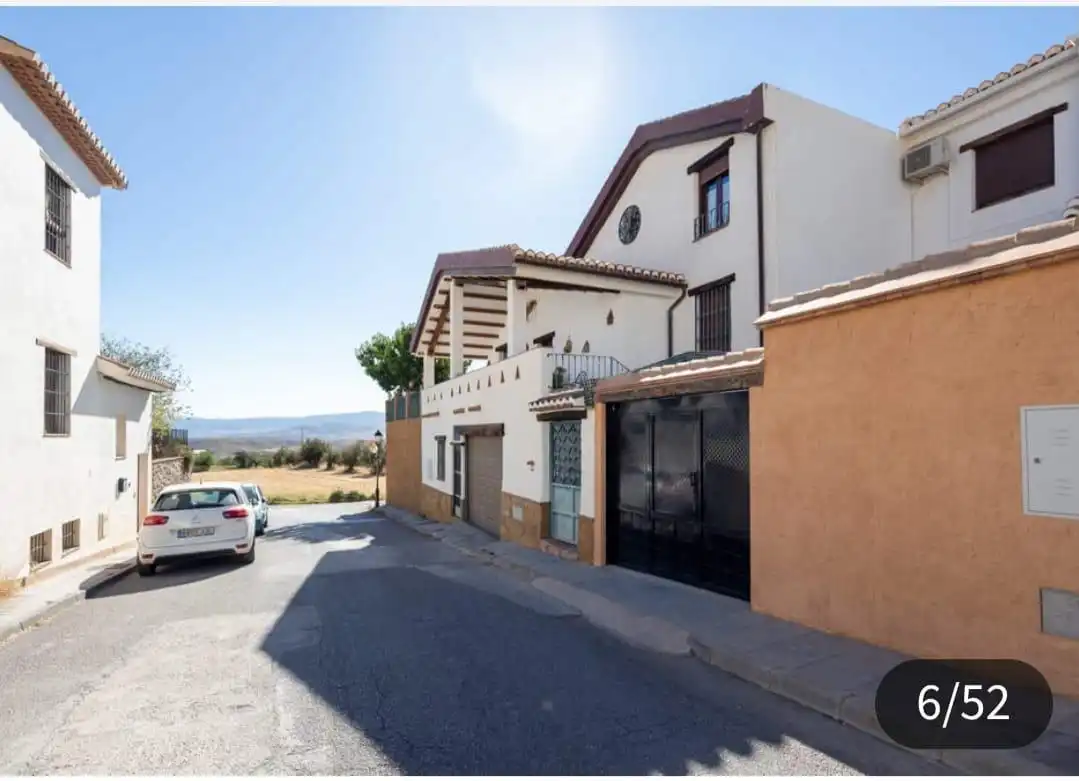 Vista exterior de Casa o xalet en venda en Nigüelas amb Jardí privat i Piscina comunitària