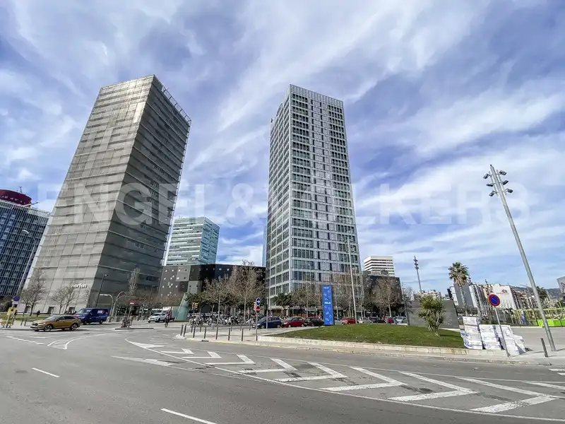 Vista exterior de Oficina en venda en Bellvitge - El Gornal - Granvia LH