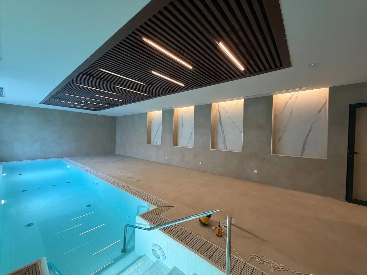 Piscina de Pis en venda en Benahavís amb Aire condicionat i Piscina