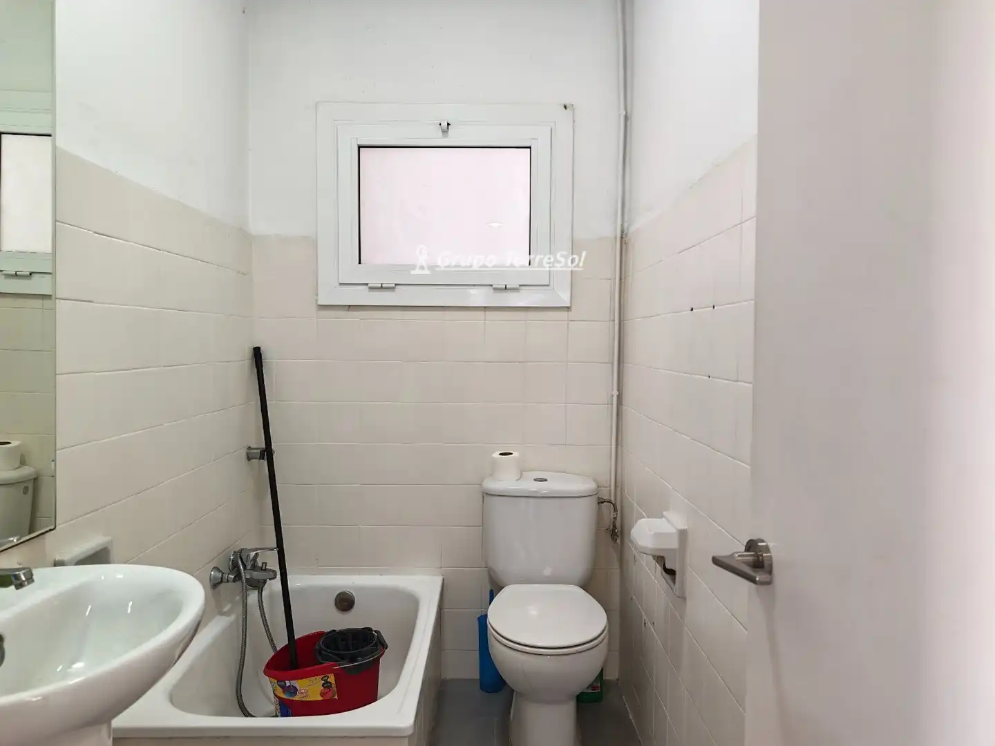 Baño de Local de alquiler en Cubelles con Aire acondicionado, Terraza y Internet