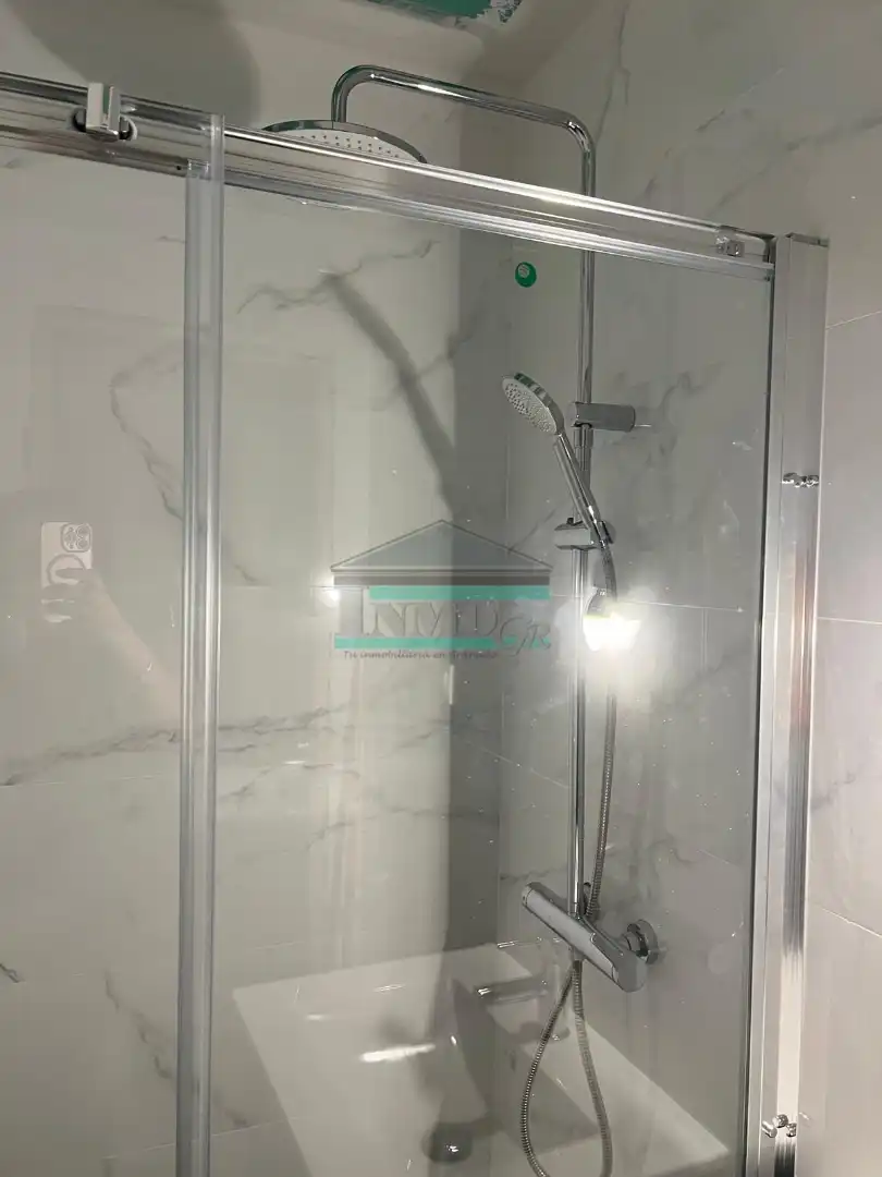Bathroom of Flat for share in Granada  with Heating, Furnished and Balcony