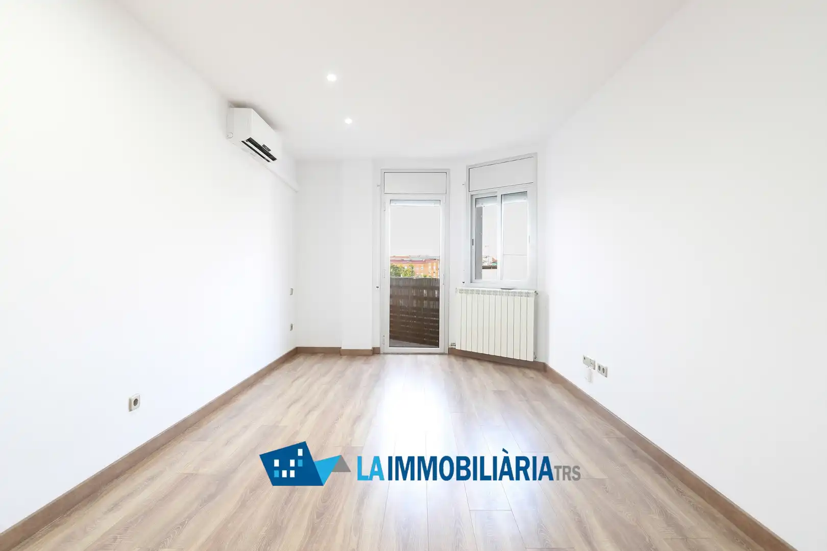 Dormitori de Pis en venda en Terrassa amb Aire condicionat, Calefacció i Balcó