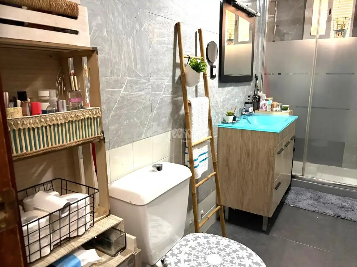 Bathroom of Flat for sale in Sevilla  with Air Conditioner