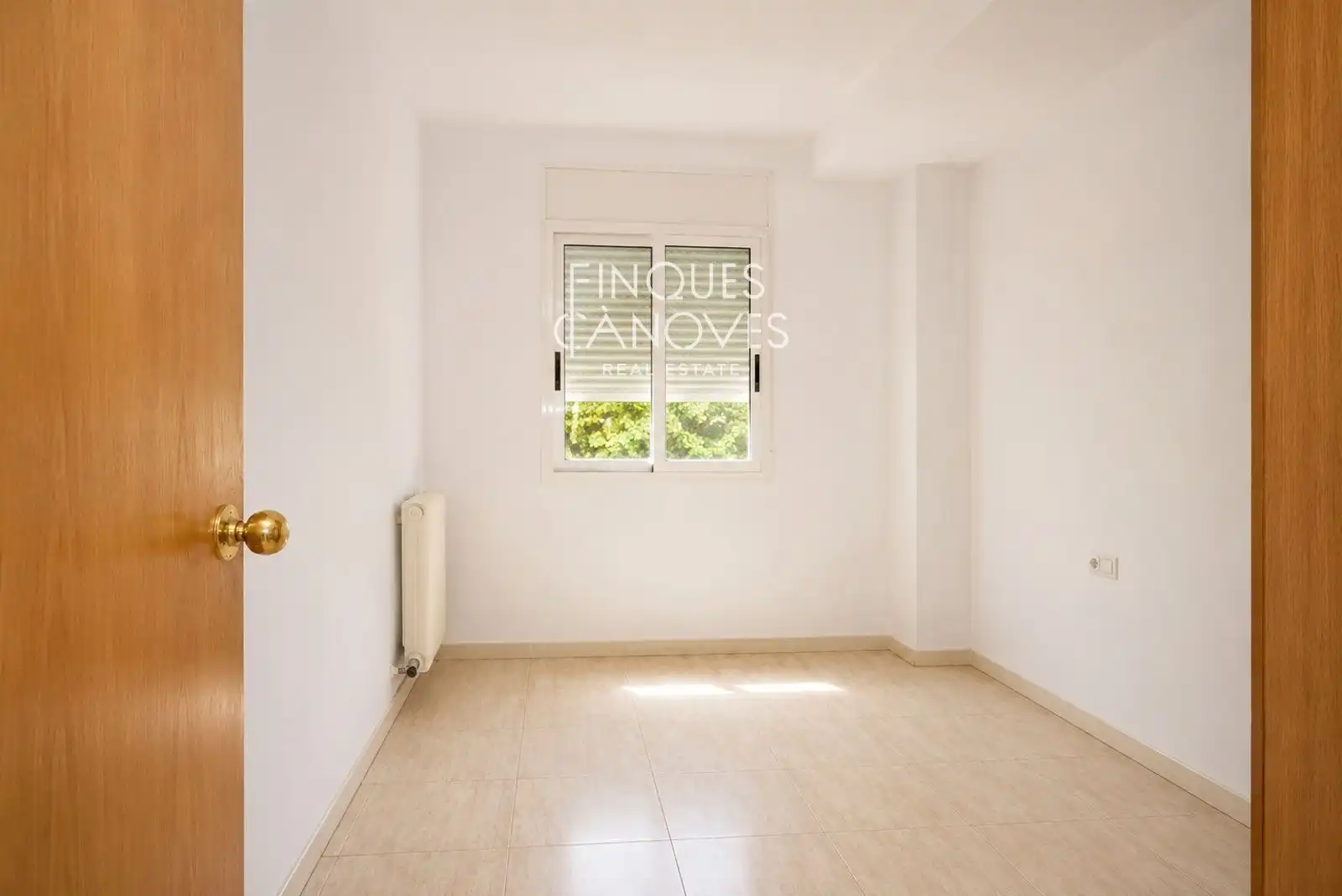 Habitación de Piso en venta en Girona con Calefacción, Trastero y Horno