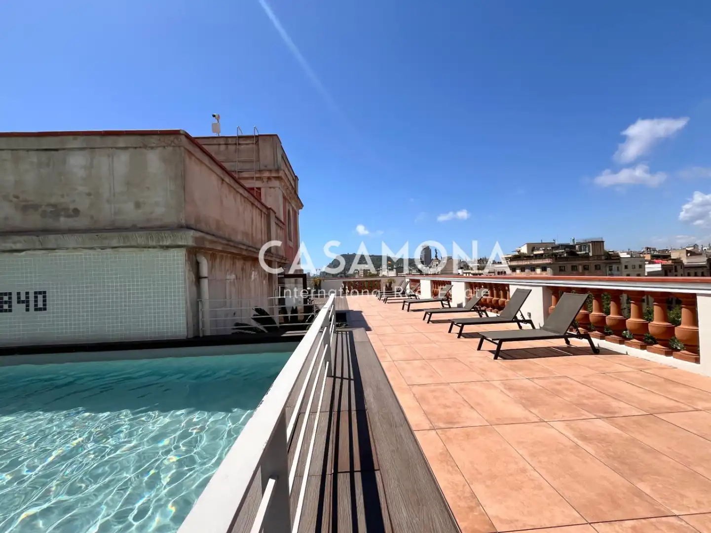 Piscina de Apartament en venda en Barcelona amb Aire condicionat, Calefacció i Terrassa