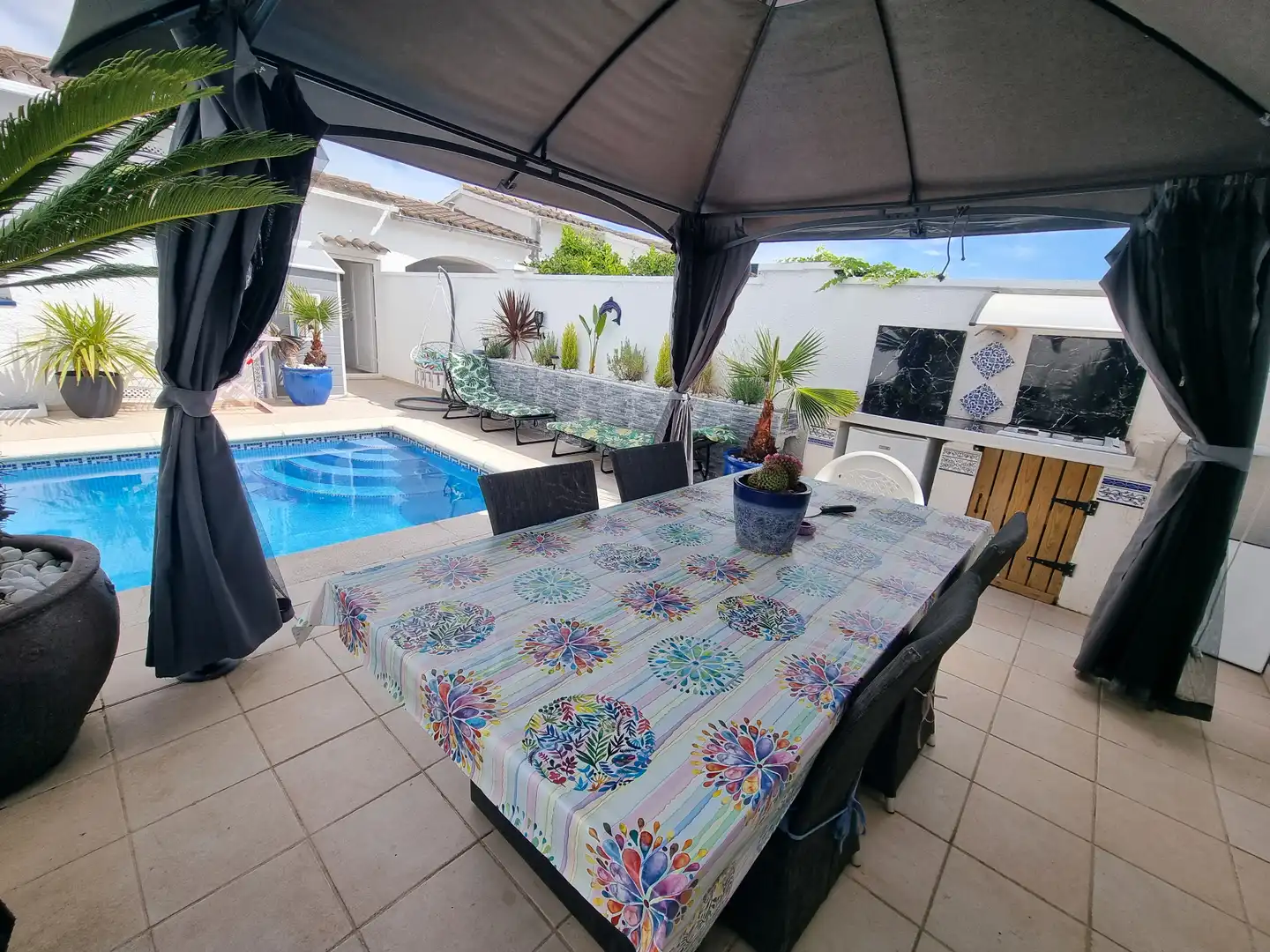 Terrassa de Casa adosada en venda en Empuriabrava amb Aire condicionat, Piscina i Moblat