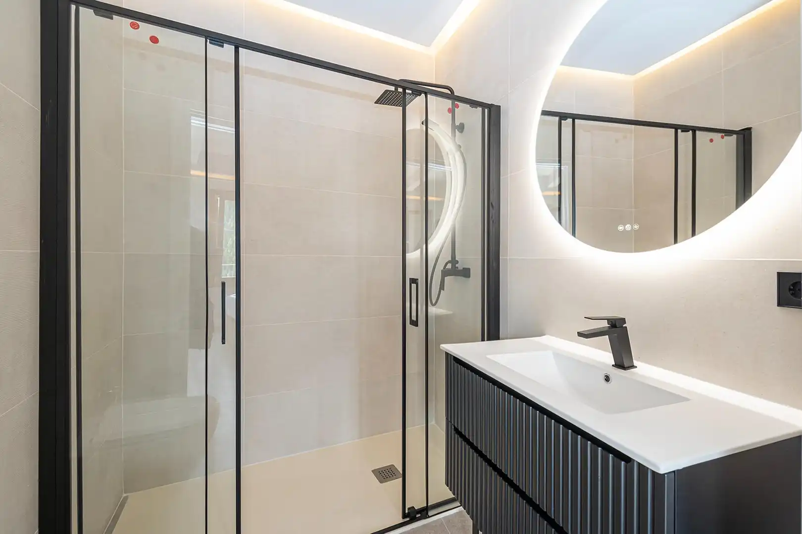 Bathroom of Ground floor for rent in Selva  with Air Conditioner, Heating and Terrace