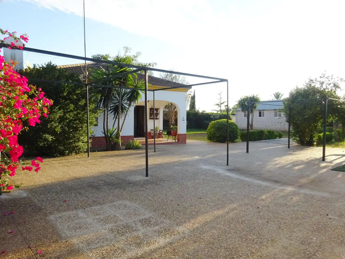 Garden of Houses for sale in Sanlúcar la Mayor  with Air Conditioner, Private garden and Storage room