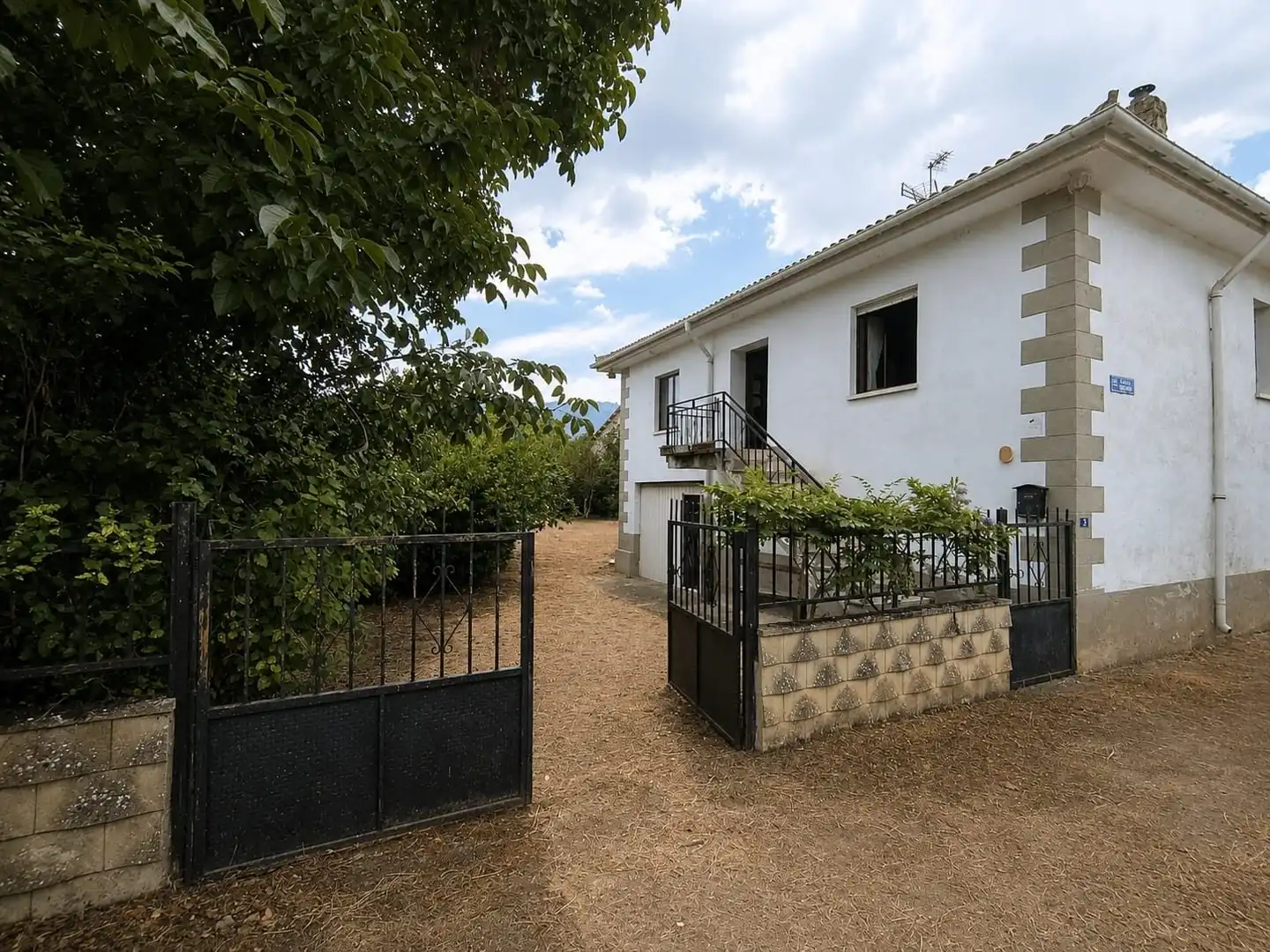 Vista exterior de Finca rústica en venta en Valle de Losa con Jardín privado, Amueblado y Alarma