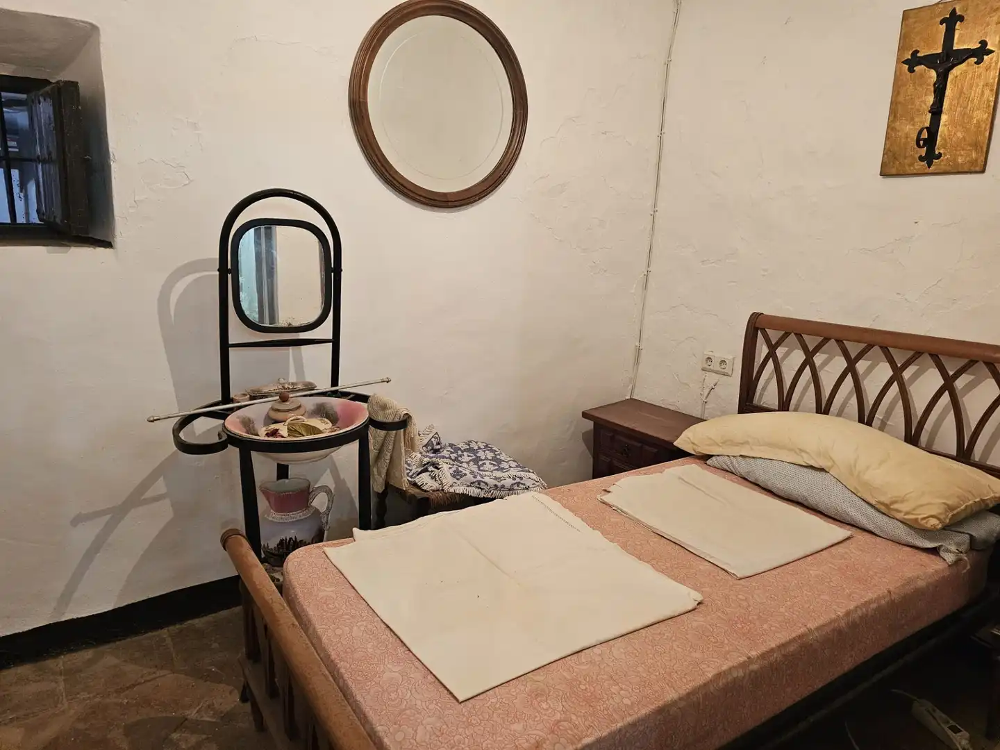 Dormitori de Casa o xalet en venda en Benamocarra amb Terrassa i Moblat