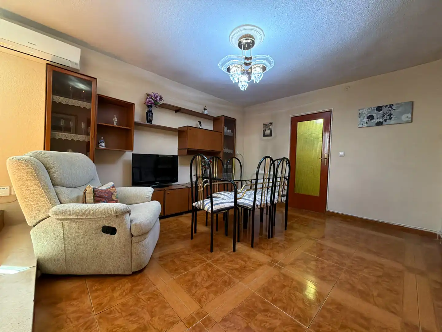 Living room of Flat for sale in Madrid  with Air Conditioner, Heating and Furnished