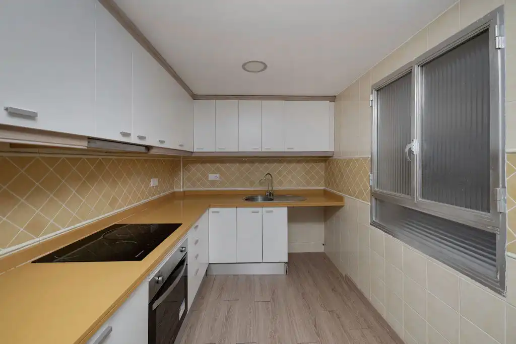 Piso en venta en Av de Ramón y Cajal, Ensanche - Diputación