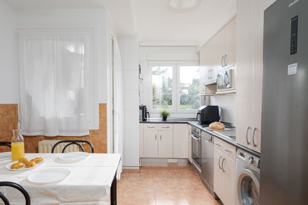 Kitchen of Flat for sale in Donostia - San Sebastián   with Heating and Storage room