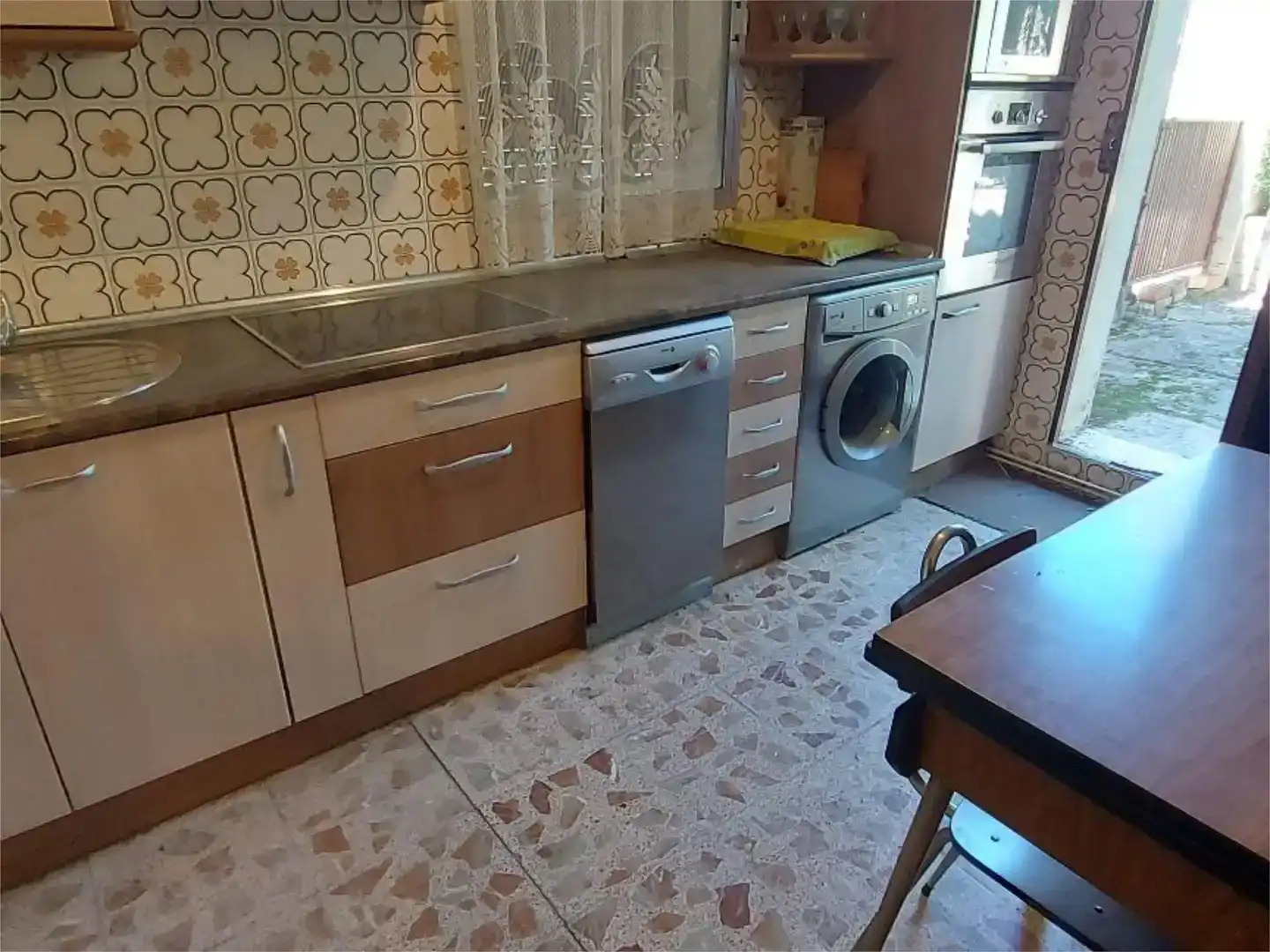 Cuina de Casa adosada en venda en Sepúlveda amb Jardí privat, Traster i Moblat