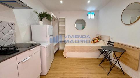 Foto 2 de Piso en venta en Moquetas, Valdeacederas, Madrid