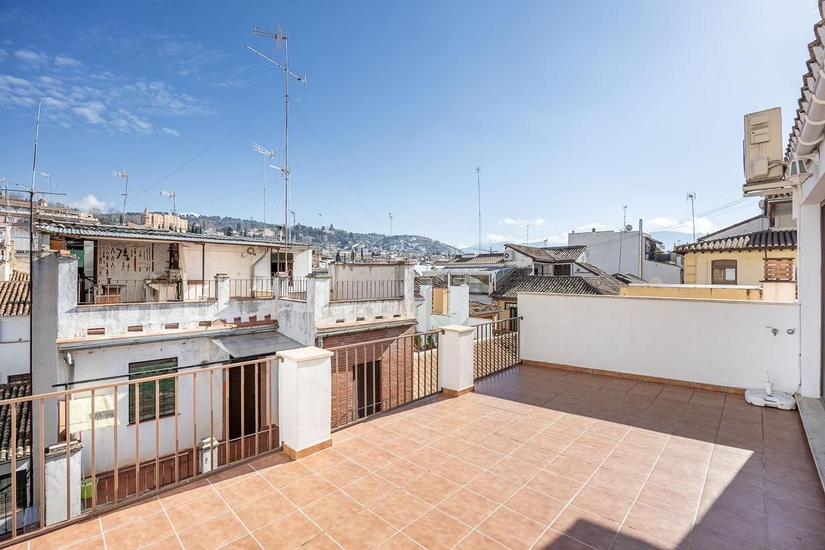 Vista exterior de Àtic en venda en  Granada Capital amb Aire condicionat, Calefacció i Terrassa