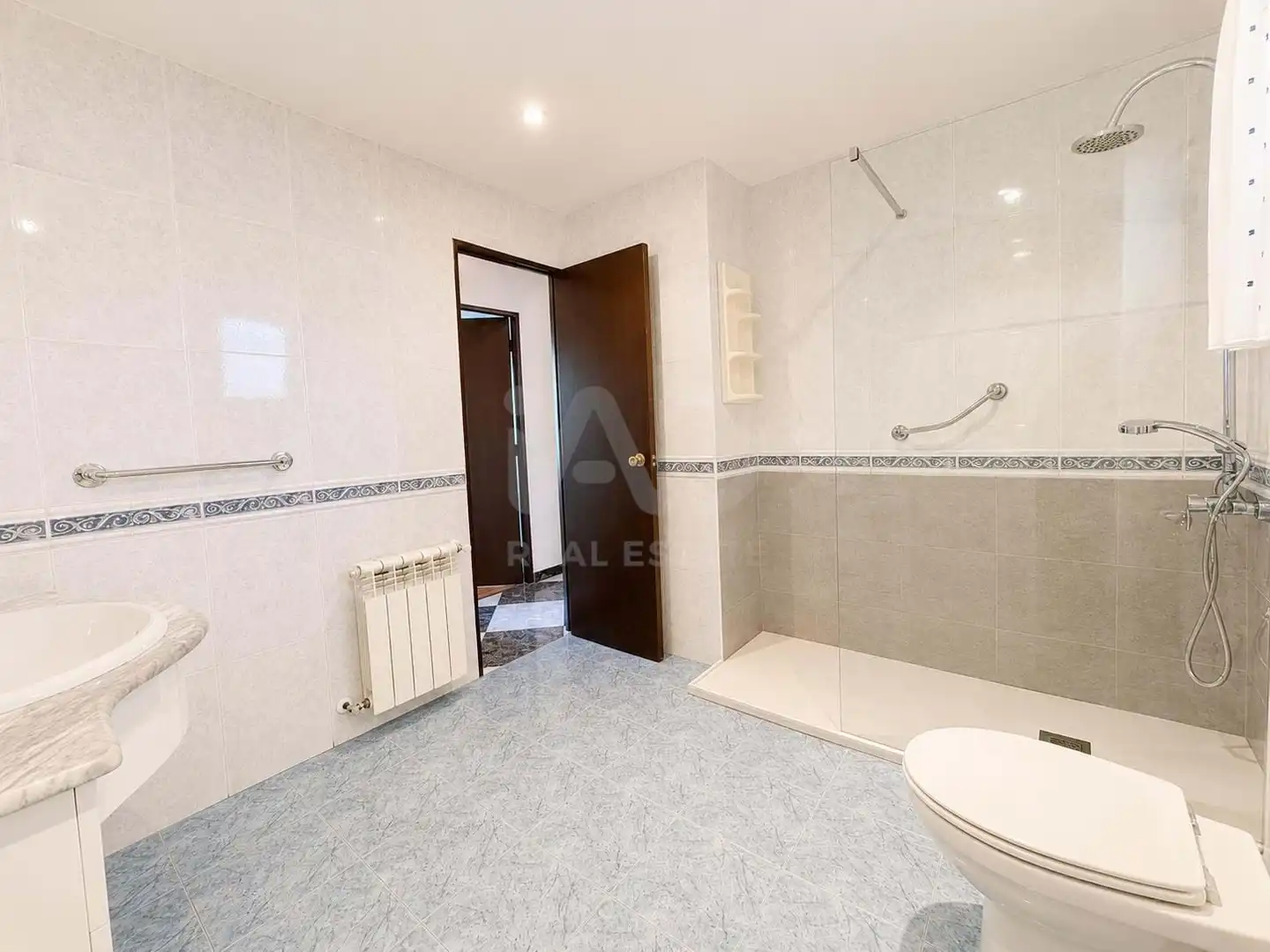 Baño de Piso en venta en Madrid con Aire acondicionado, Calefacción y Terraza