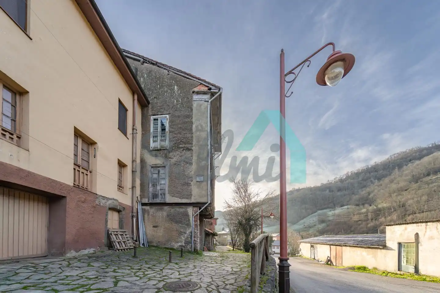 Vista exterior de Casa adosada en venta en Quirós con Parquet y Trastero