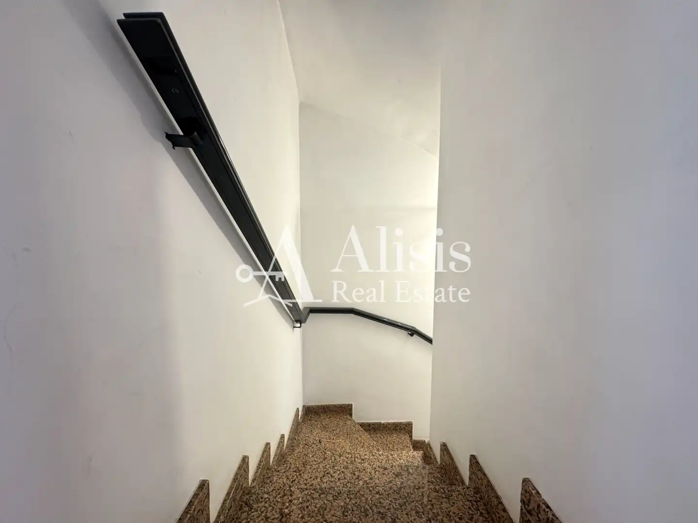 Außenansicht von Einfamilien-Reihenhaus zum Verkauf in Pallejà mit Klimaanlage, Heizung und Terrasse