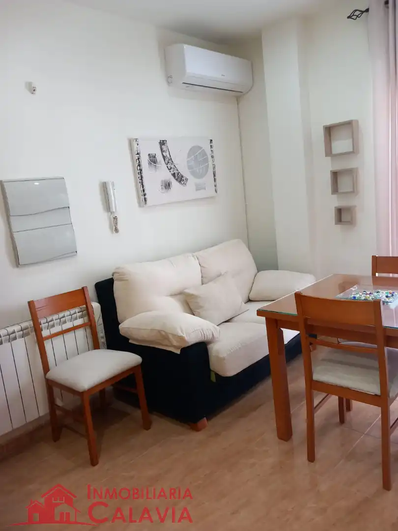 Sala de estar de Apartamento de alquiler en Baeza con Aire acondicionado, Calefacción y Amueblado