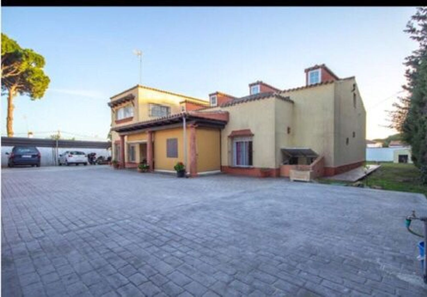 Exterior view of House or chalet for sale in Chiclana de la Frontera  with Heating