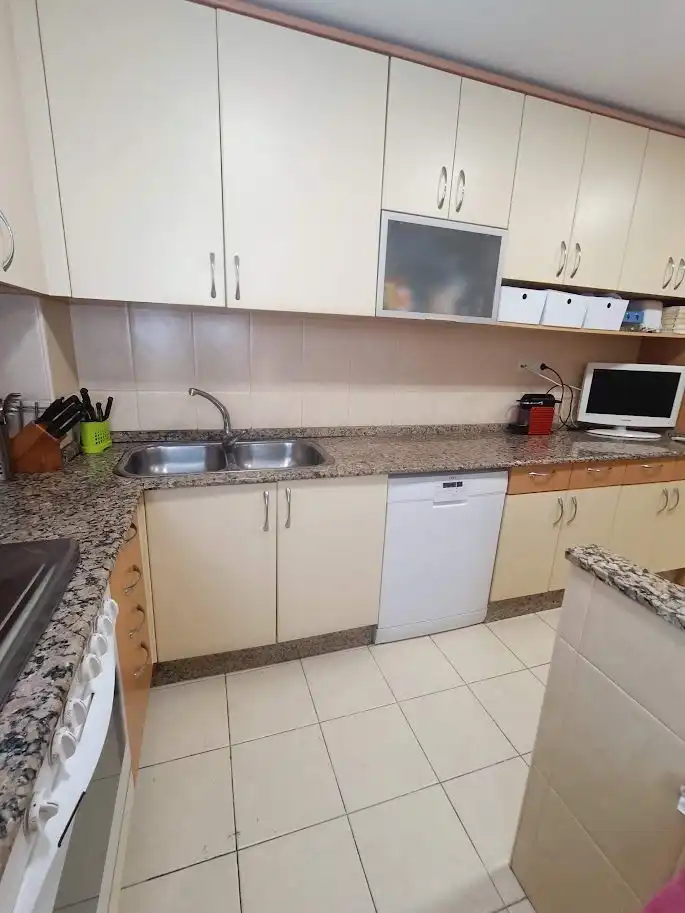 Cuina de Pis de lloguer en A Coruña Capital  amb Calefacció i Moblat