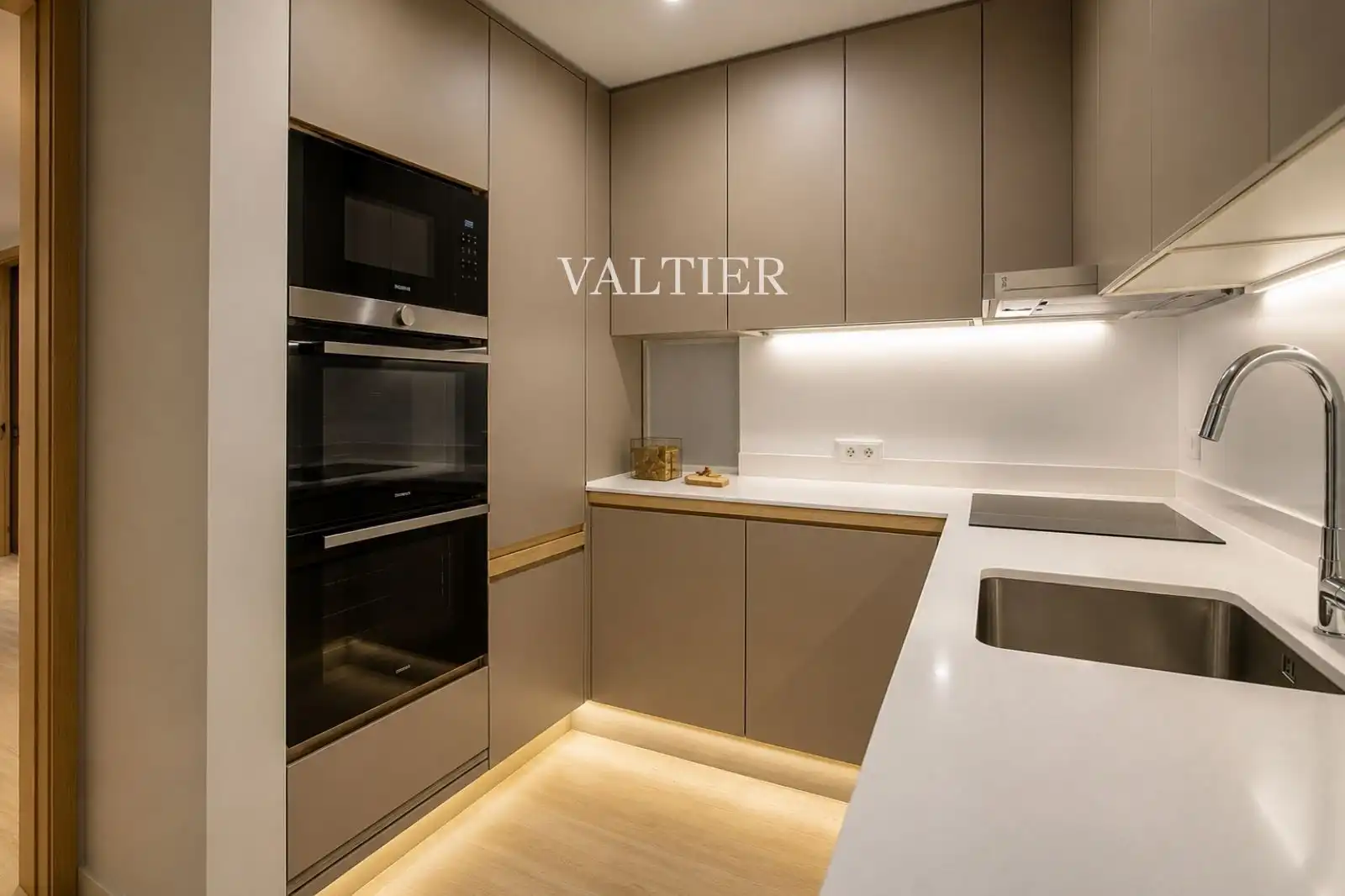 Kitchen of Flat for sale in Madrid  with Terrace and Furnished