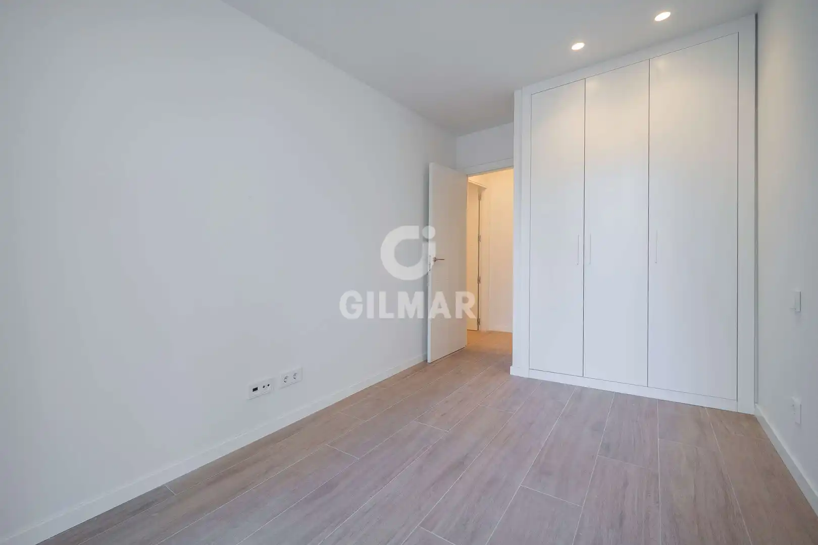Dormitori de Planta baixa en venda en Madrid amb Calefacció, Jardí privat i Traster
