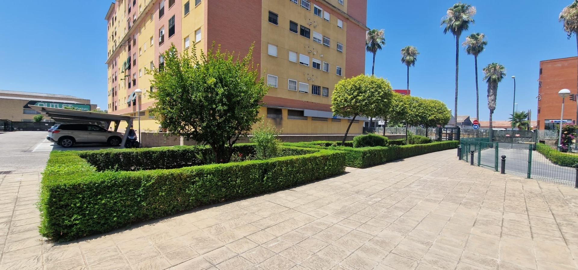 Vista exterior de Pis de lloguer en  Sevilla Capital amb Aire condicionat