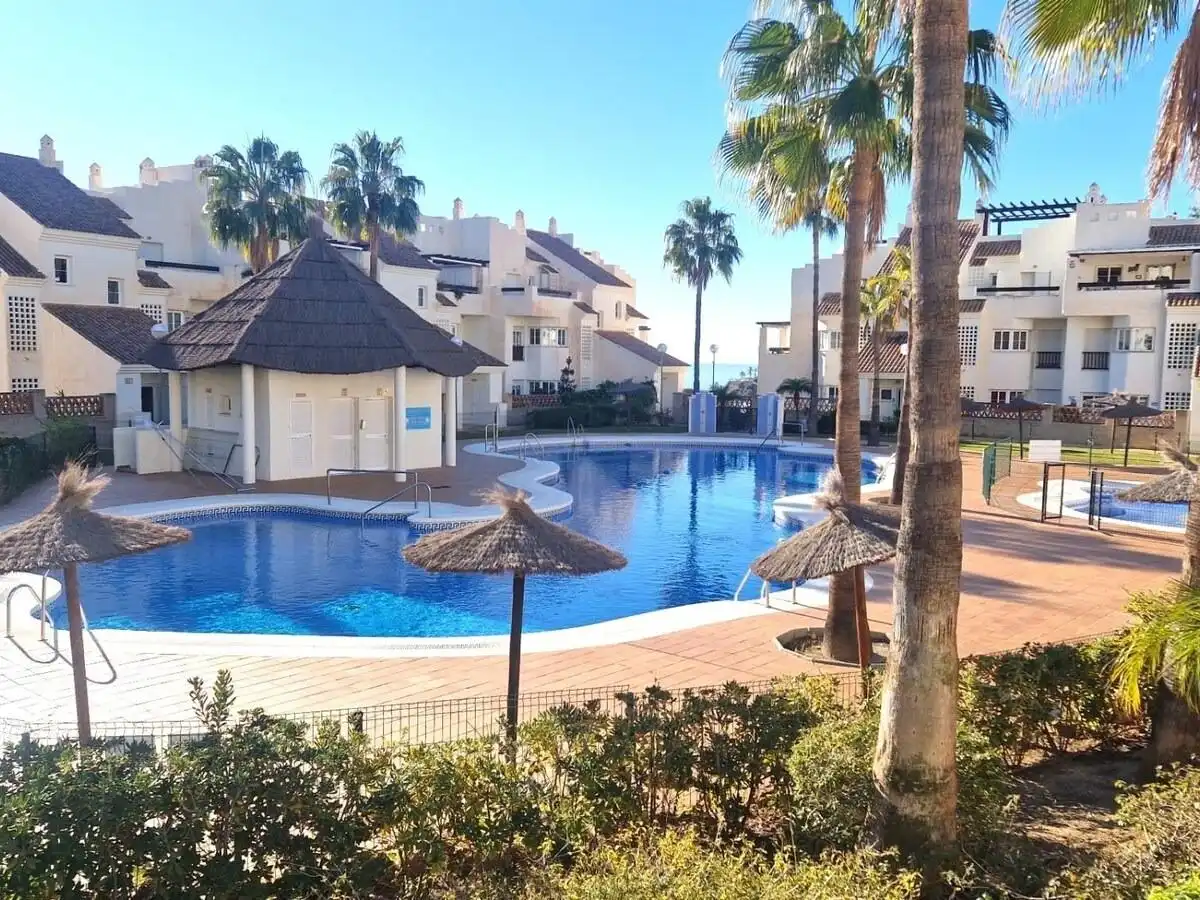 Vista exterior de Dúplex en venda en Benalmádena amb Aire condicionat, Calefacció i Jardí privat