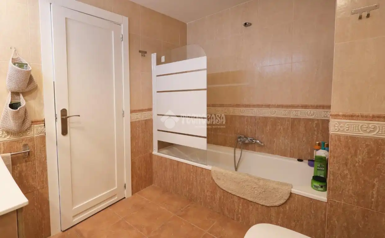 Baño de Casa adosada en venta en Sagunto / Sagunt con Aire acondicionado, Calefacción y Terraza