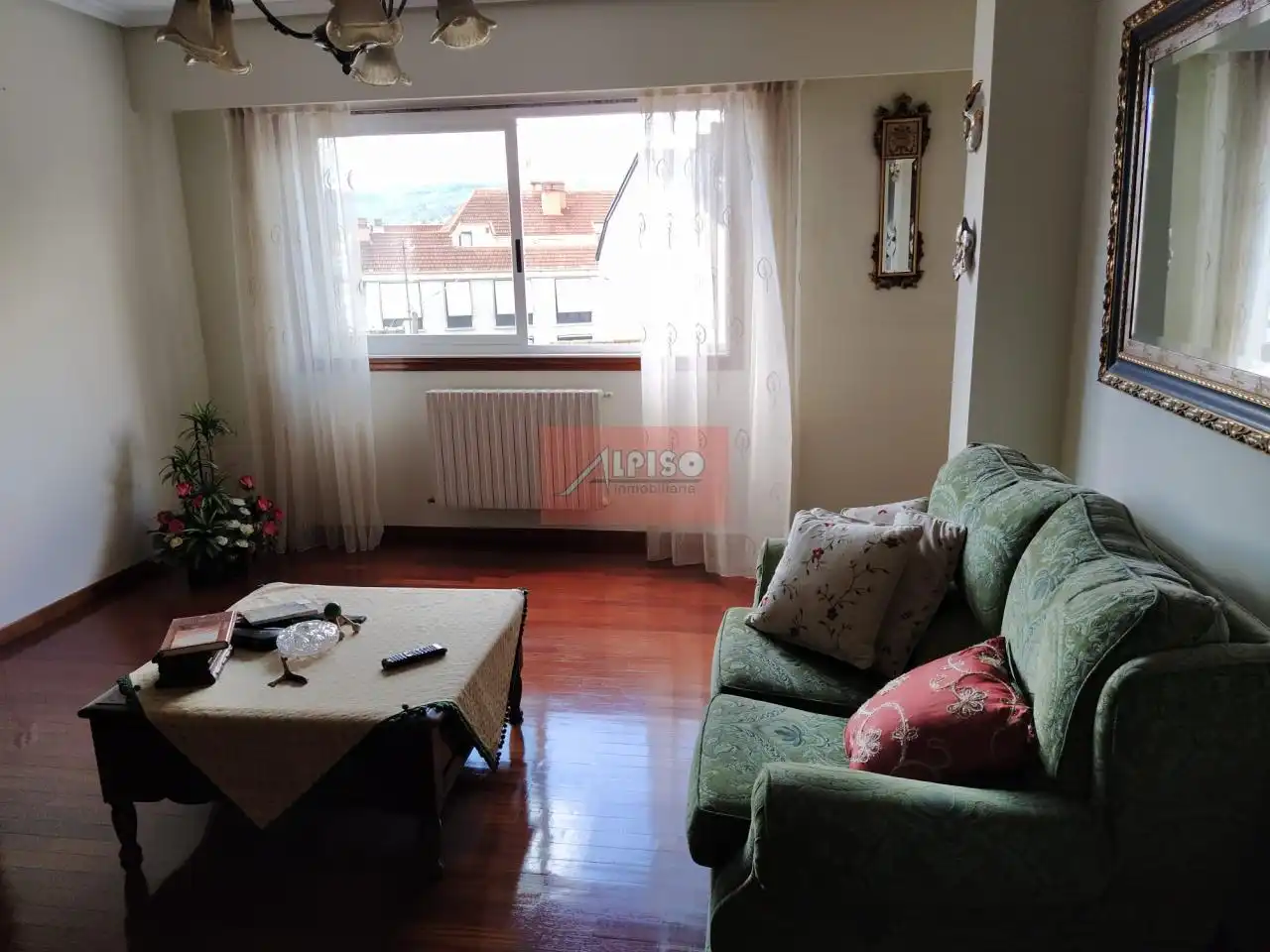 Living room of Flat for rent in Ourense Capital   with Heating, Parquet flooring and Furnished