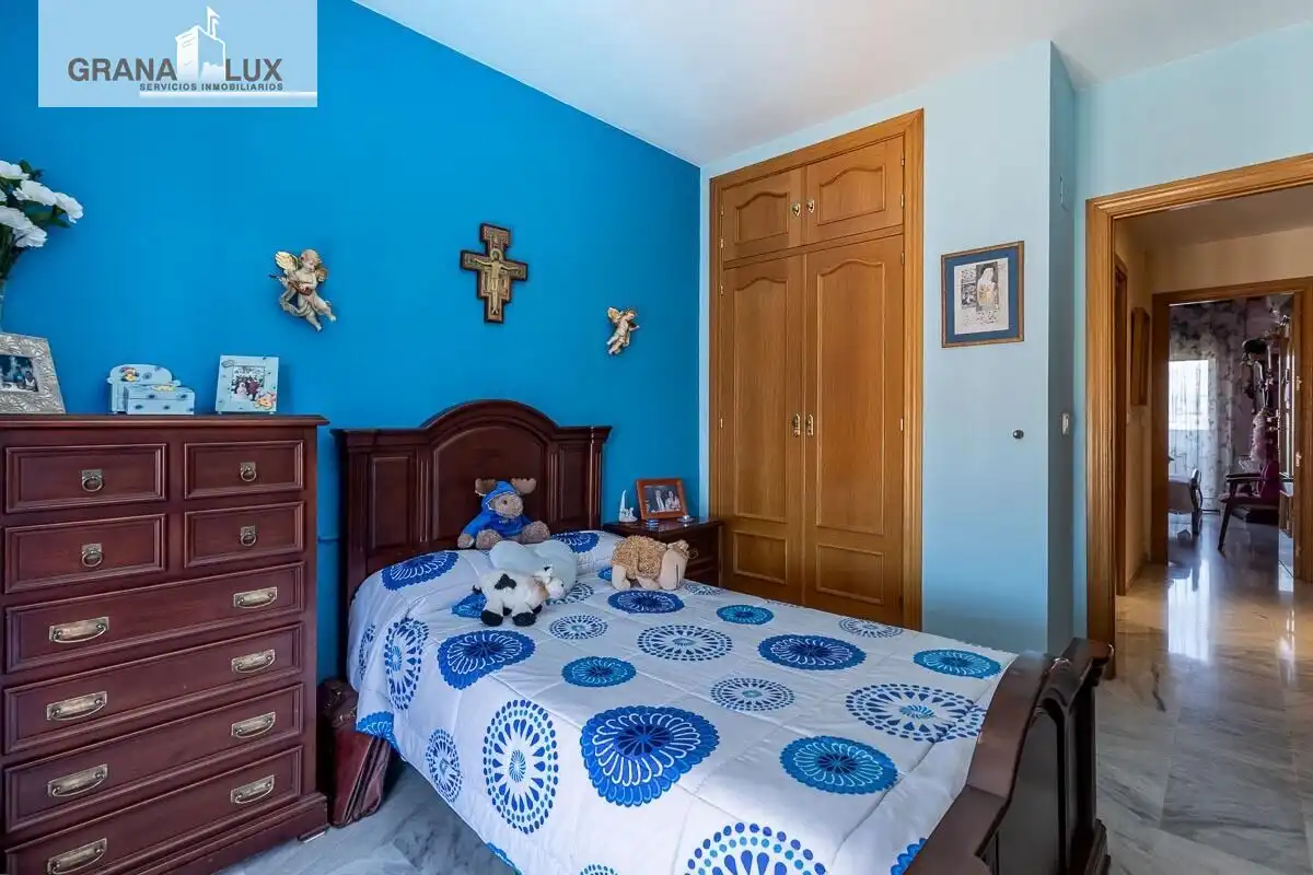 Bedroom of Flat for sale in Granada  with Air Conditioner, Heating and Terrace