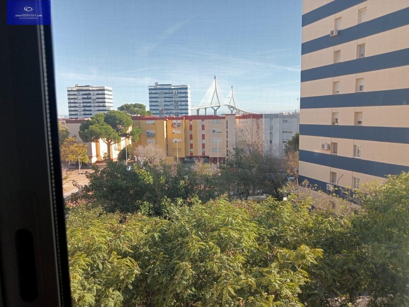 Vista exterior de Pis de lloguer en  Cádiz Capital amb Aire condicionat