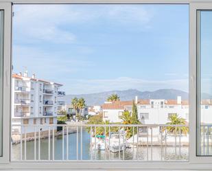 Vista exterior de Apartament en venda en Empuriabrava amb Aire condicionat i Balcó