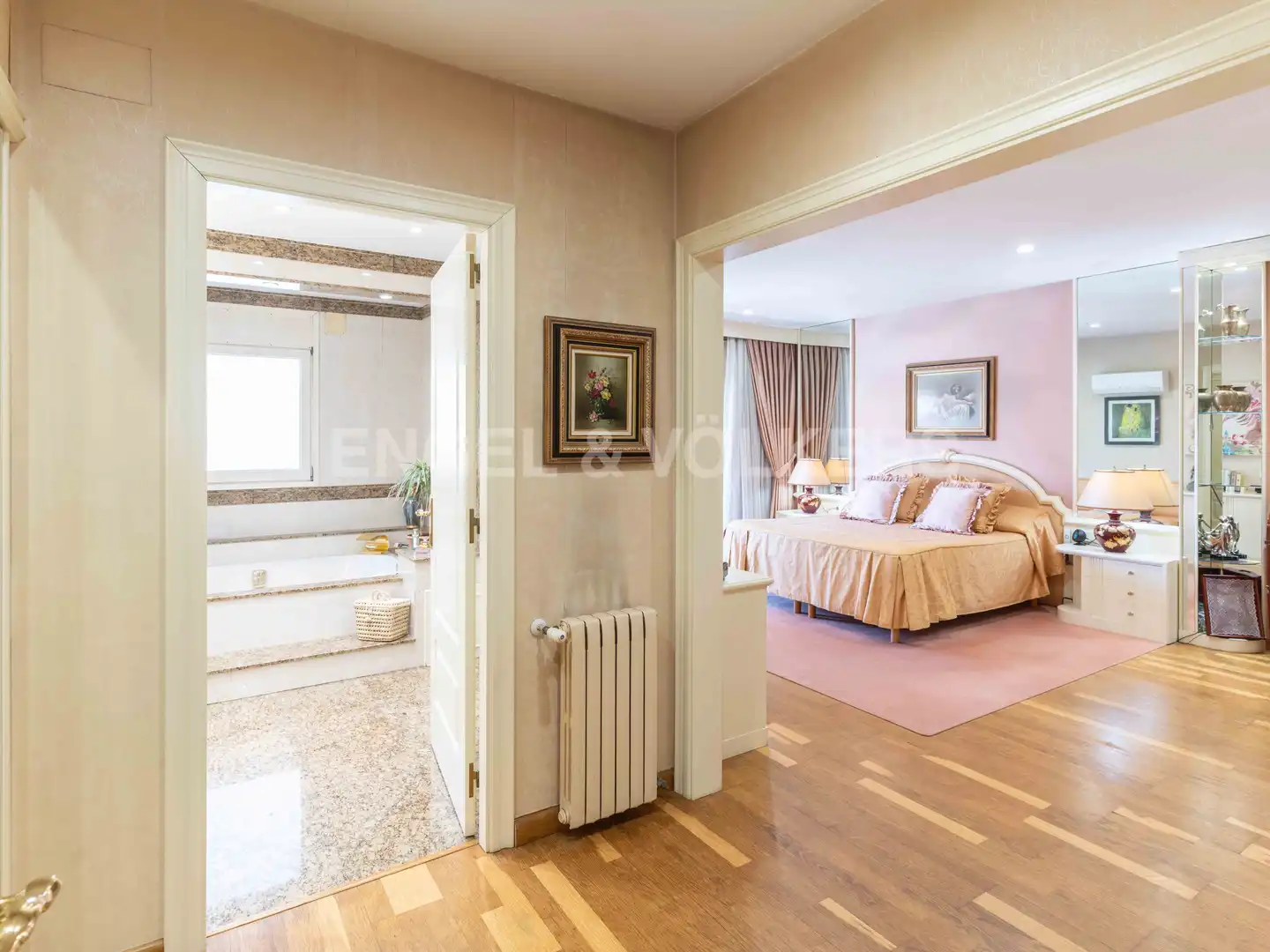 Schlafzimmer von Haus oder Chalet zum Verkauf in Pineda de Mar mit Klimaanlage, Heizung und Privatgarten