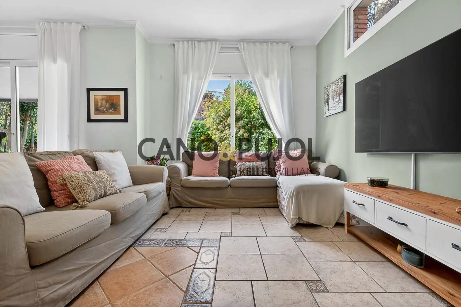 Sala d'estar de Casa o xalet en venda en Sant Cugat del Vallès amb Aire condicionat, Calefacció i Terrassa