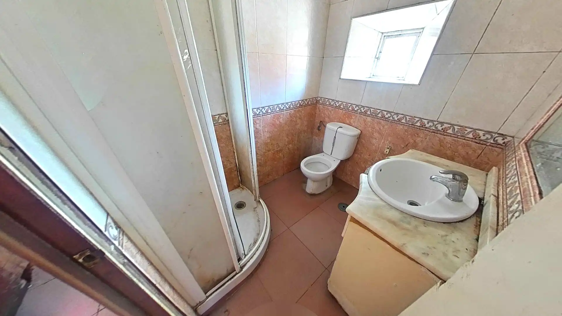 Baño de Piso en venta en El Astillero   con Horno