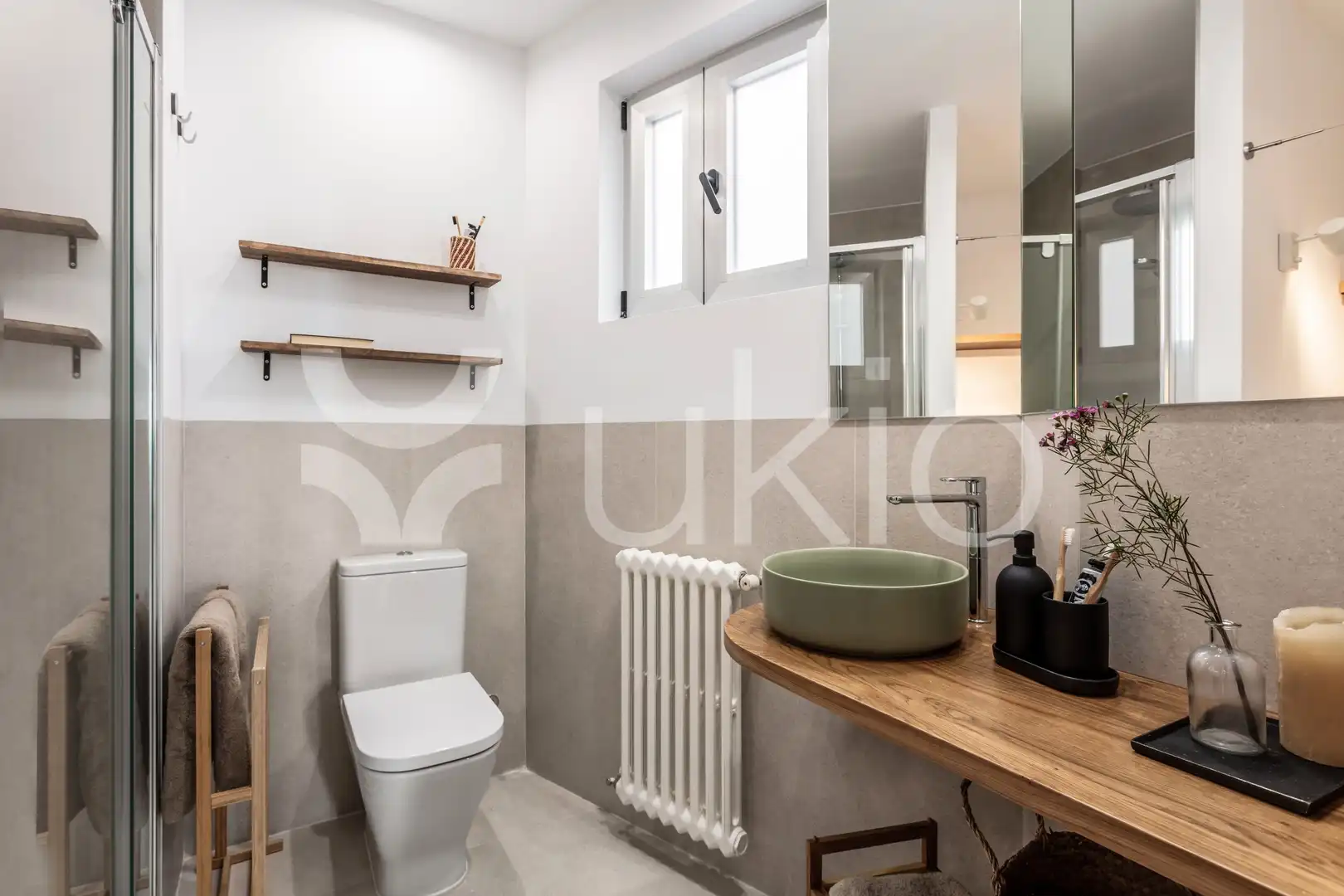 Bathroom of Flat for rent in Madrid  with Air Conditioner, Terrace and Furnished