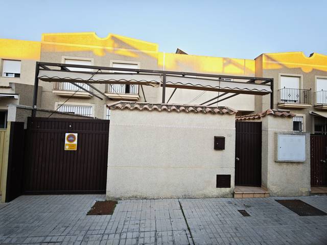 Casa adosada en Venta en Lebrija