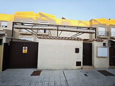 Adossat amb balcó en venda a Lebrija