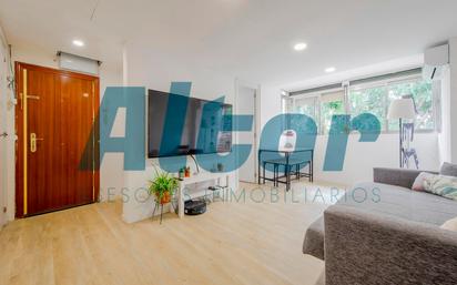 Living room of Flat for sale in  Madrid Capital  with Air Conditioner