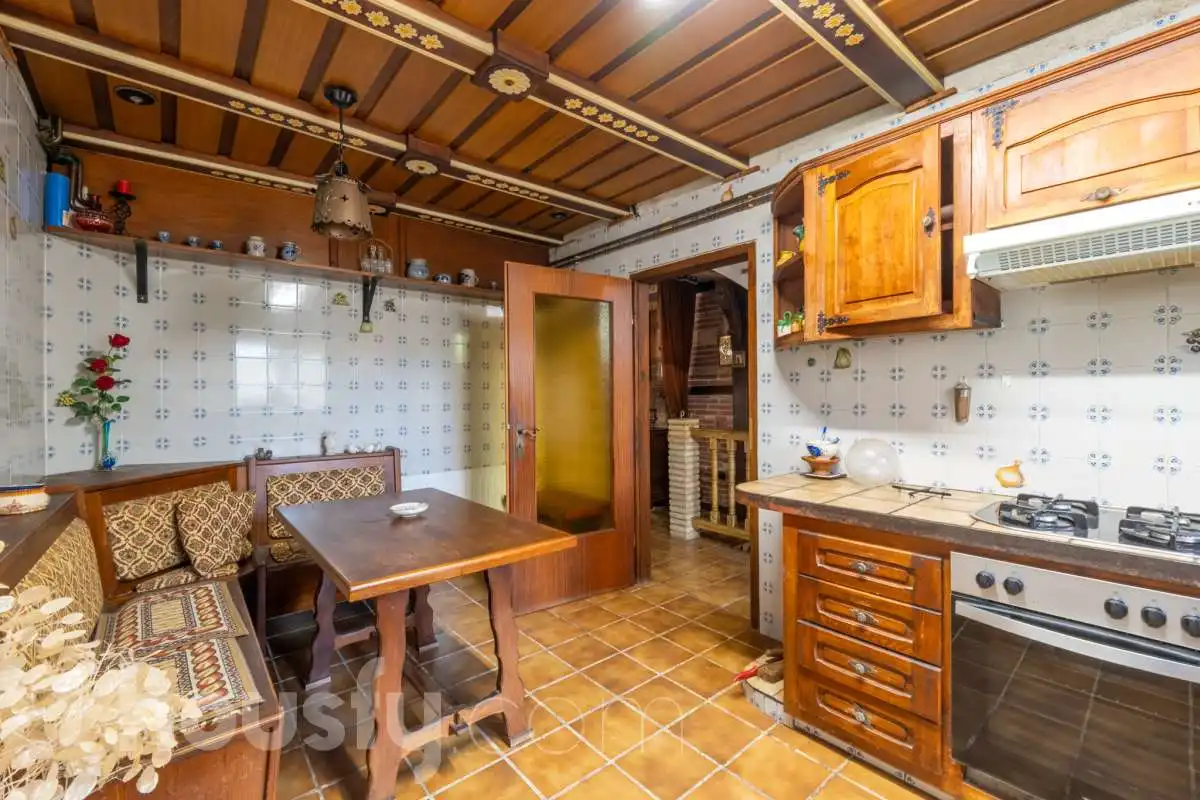 Cuina de Casa o xalet en venda en Torrelles de Foix amb Terrassa i Traster