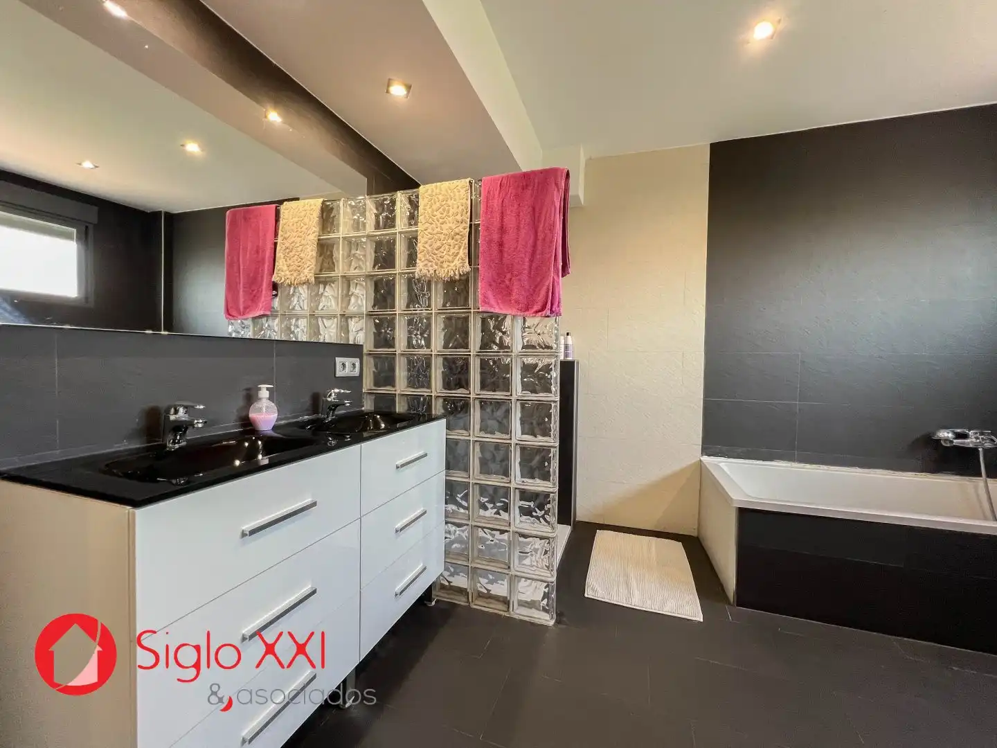 Bathroom of Houses for sale in Les Alqueries / Alquerías del Niño Perdido  with Private garden, Terrace and Balcony
