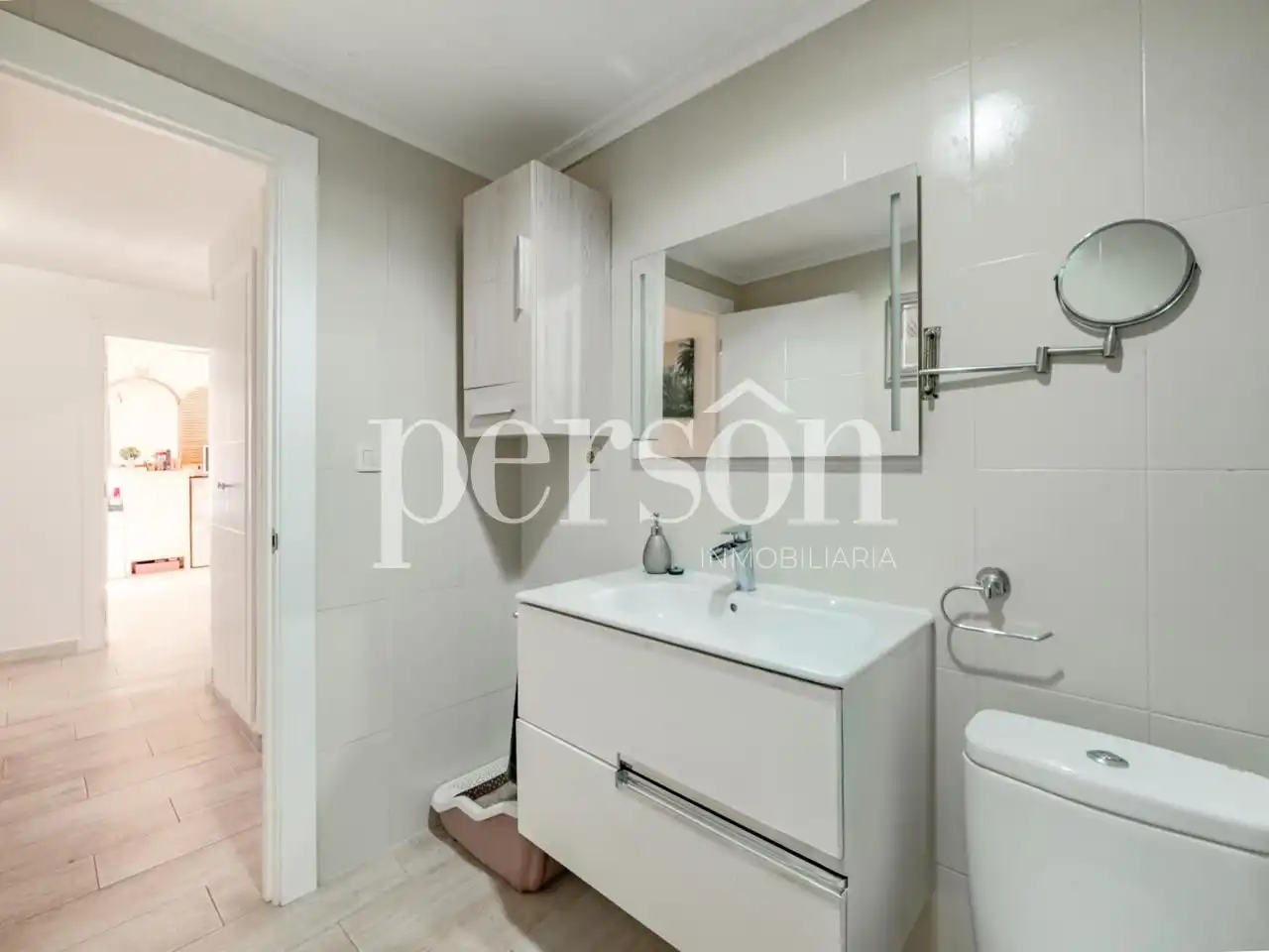 Baño de Piso en venta en Valencia con Aire acondicionado, Terraza y Amueblado