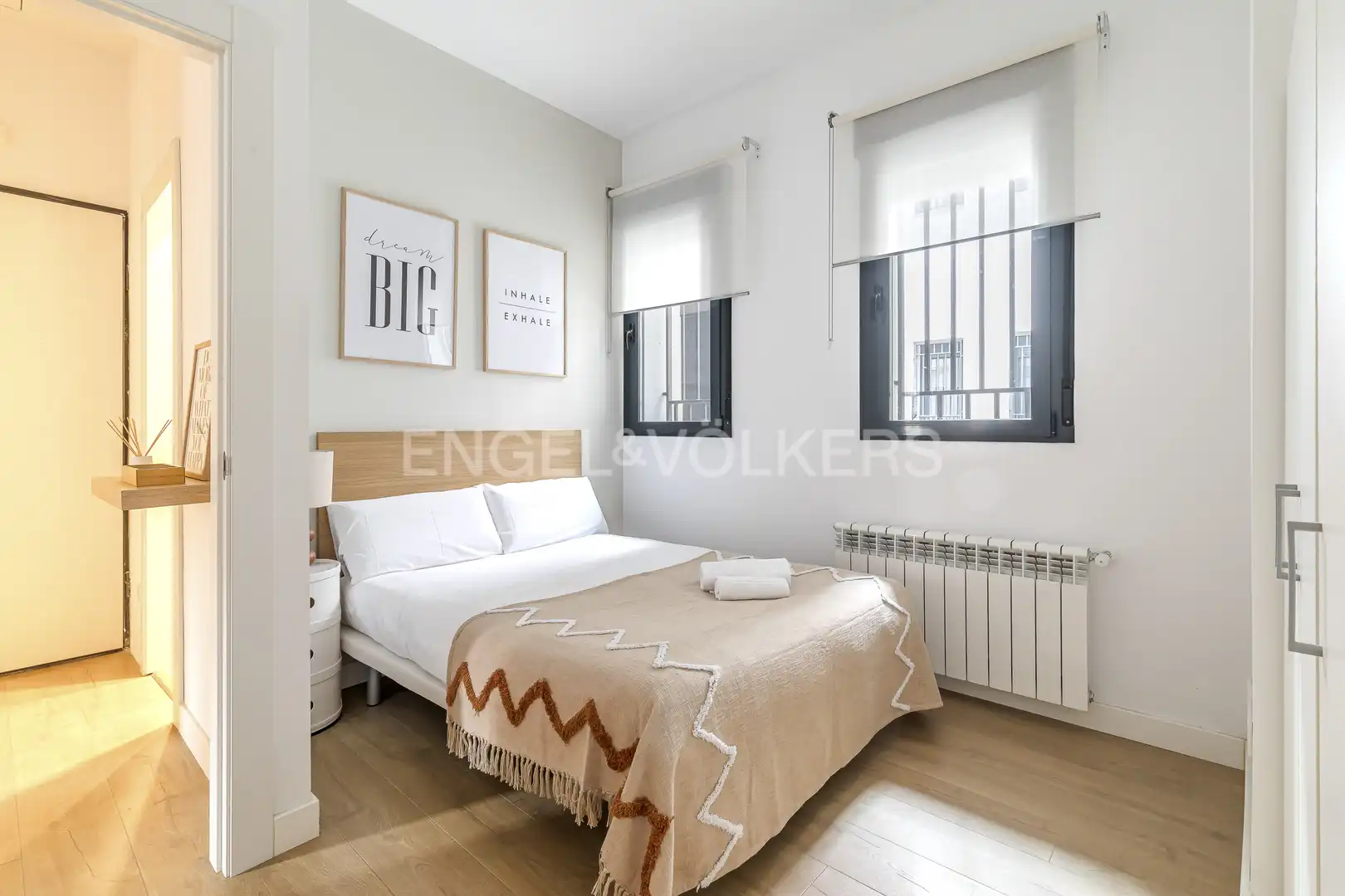 Dormitori de Apartament de lloguer en Madrid amb Aire condicionat, Calefacció i Moblat