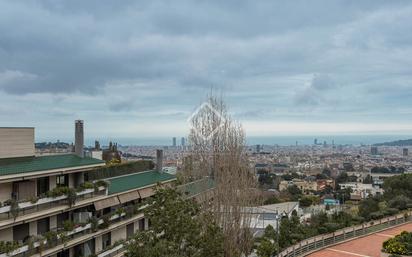 Vista exterior de Casa o xalet en venda en  Barcelona Capital amb Aire condicionat, Jardí privat i Parquet
