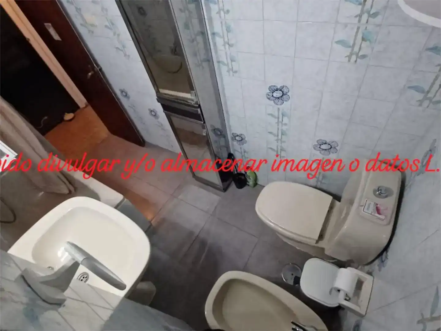 Bany de Apartament de lloguer en  Sevilla Capital amb Aire condicionat i Balcó