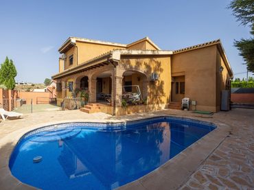Chalet con piscina en venta en Villa de Otura